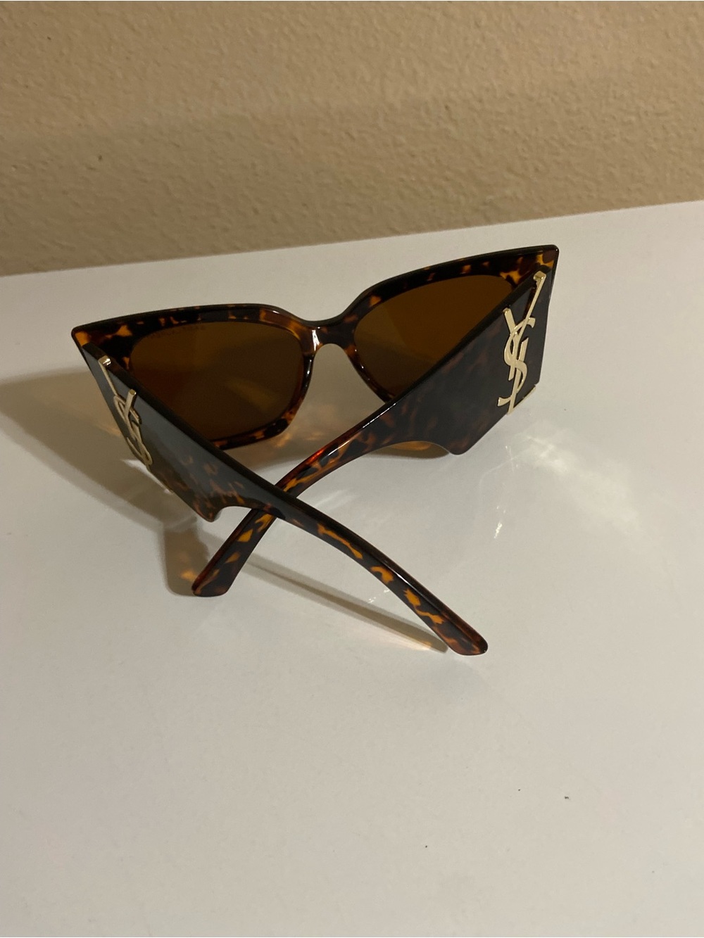 Yves Saint Laurent Tortoiseshell Cat-Eye Sunglasses - Brown